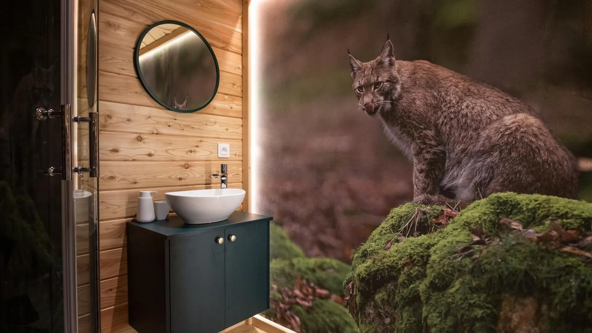 Glamp Mala Laka Jacuzzi & Sauna 扎科帕内