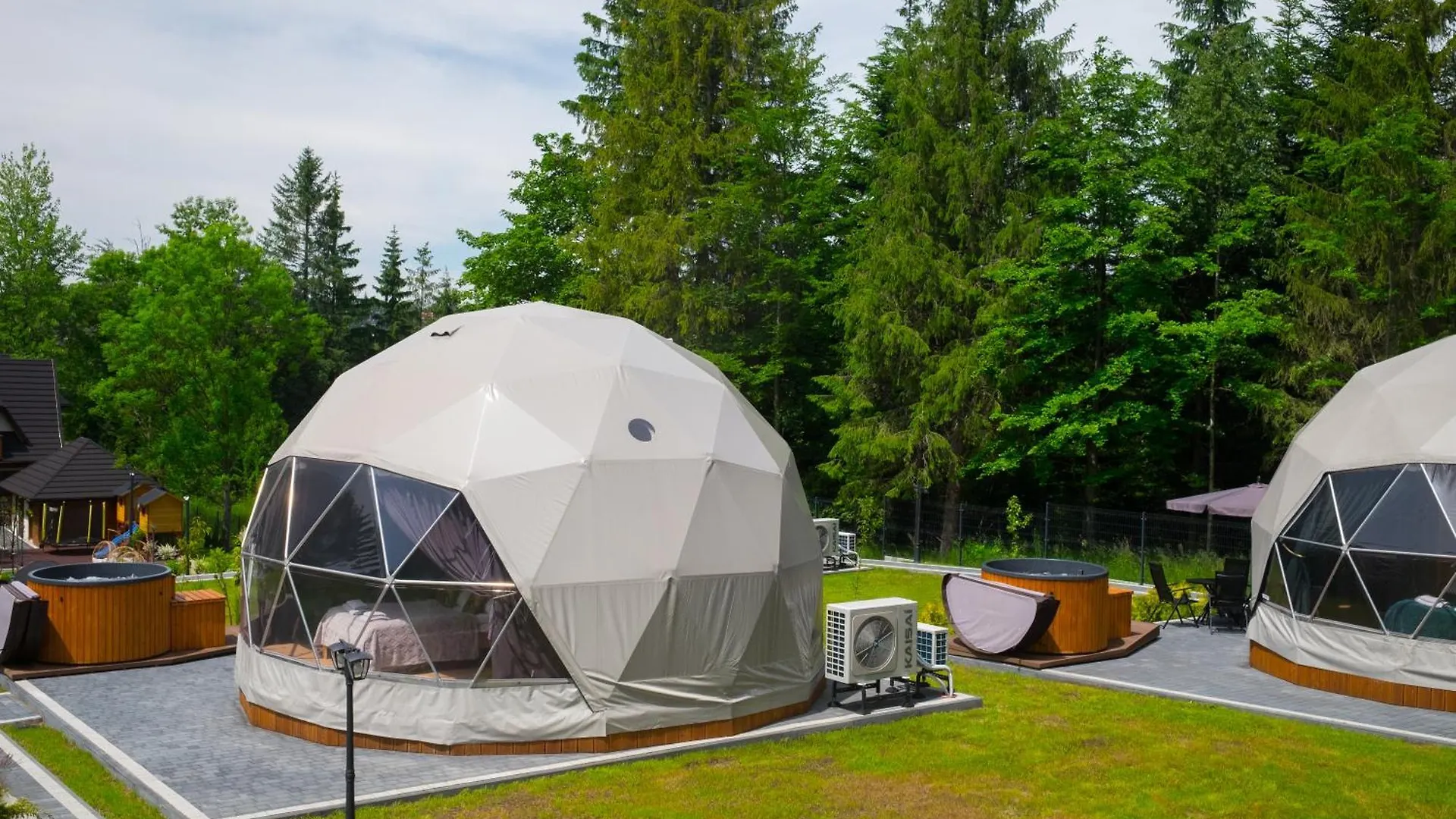 Glamp Mala Laka Jacuzzi & Sauna 扎科帕内