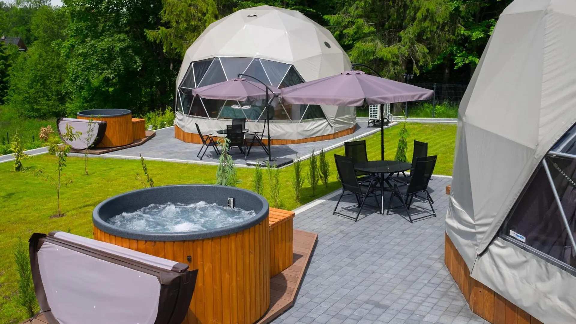 Glamp Mala Laka Jacuzzi & Sauna 扎科帕内