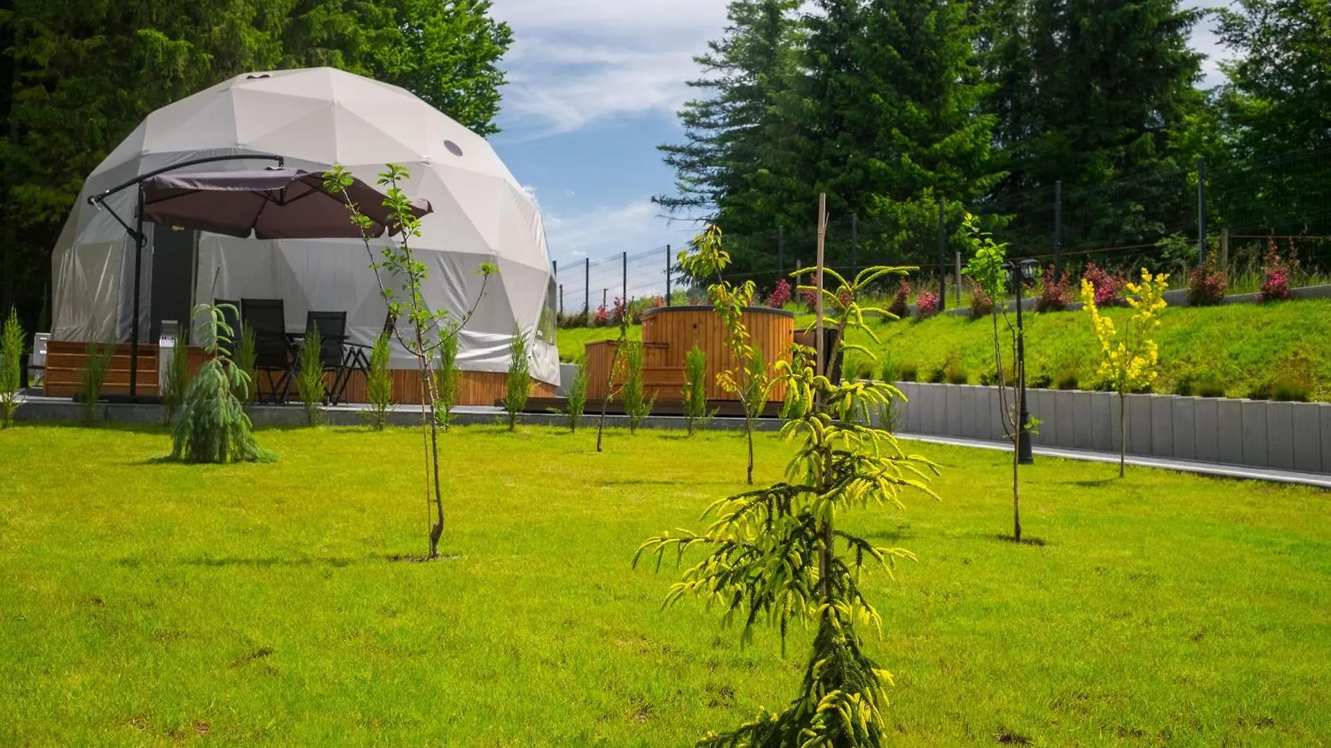 Glamp Mala Laka Jacuzzi & Sauna 扎科帕内