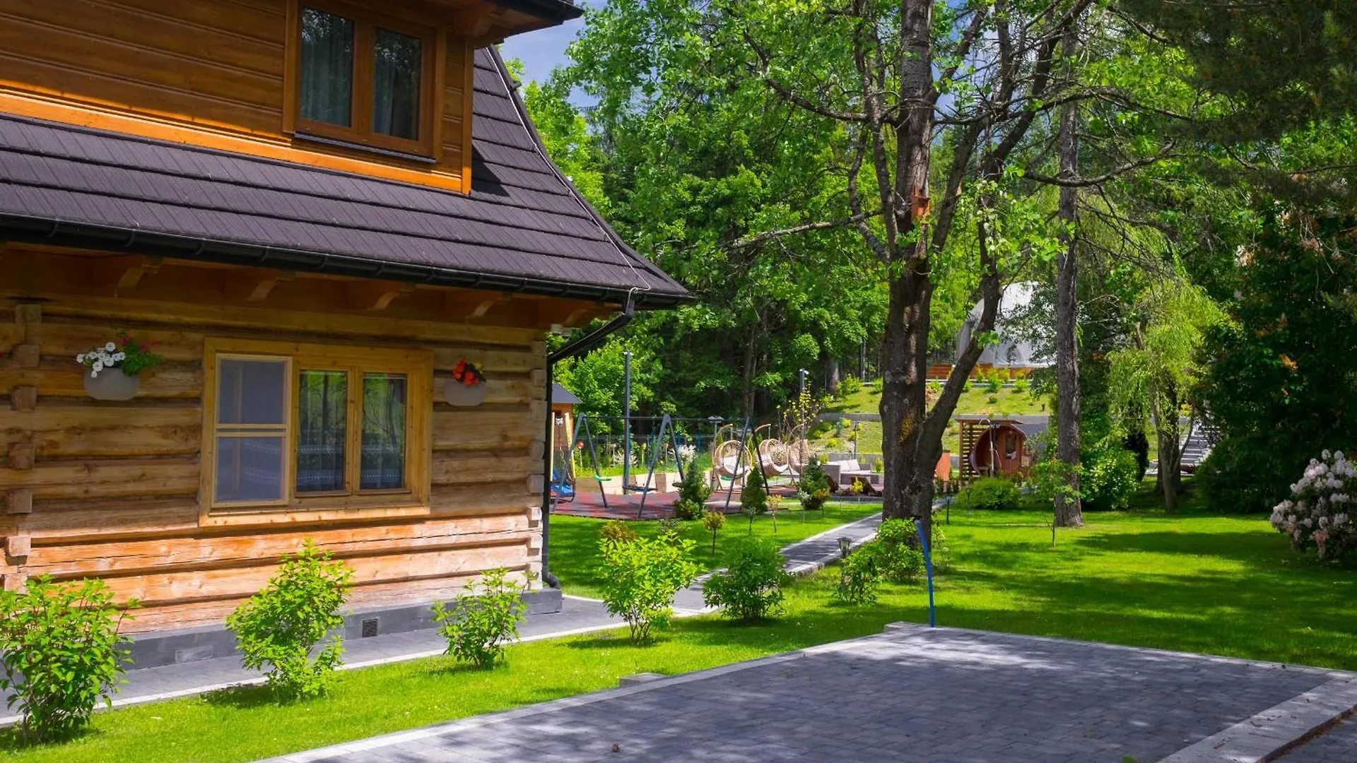 Glamp Mala Laka Jacuzzi & Sauna 扎科帕内